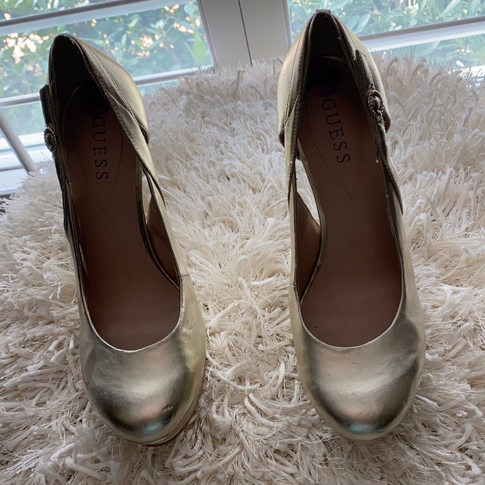 Gold Guess platform size 8 1/2 dress shoe